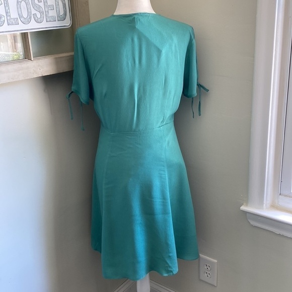 LUSH Peek A Boo Keyhole Dress NWT - Picture 6 of 10